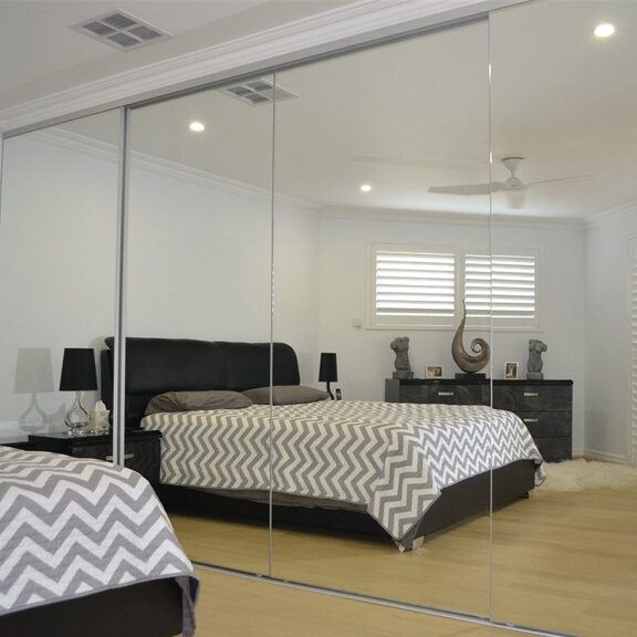 Mirror and pale panel doors mixed in Broadlands